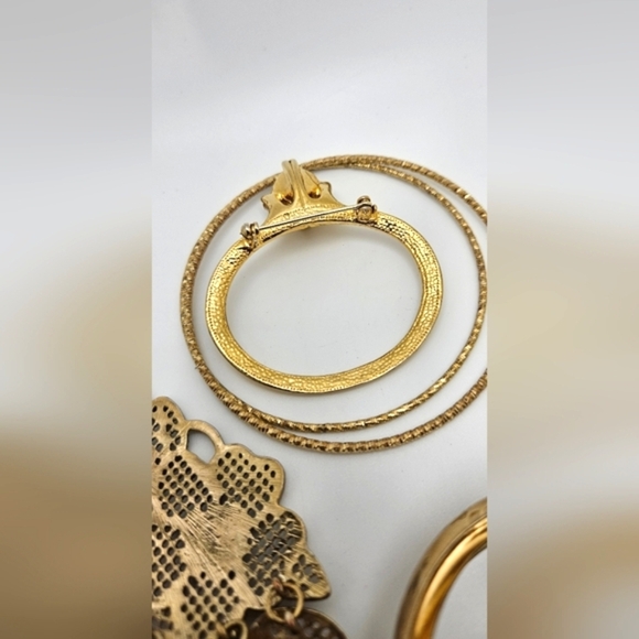 ๐ข3/$19๐ข Gold Jewelry Bundle Wear Resell Necklace Bracelets Earrings Brooch - Picture 6 of 6